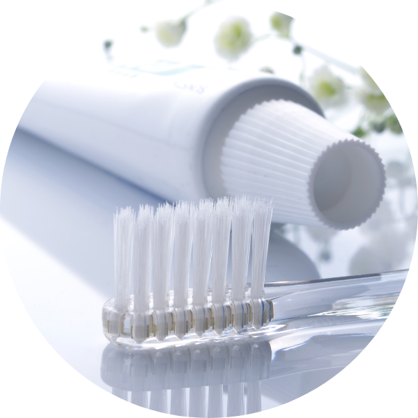 ステイン除去効果のある歯みがき粉を使用する